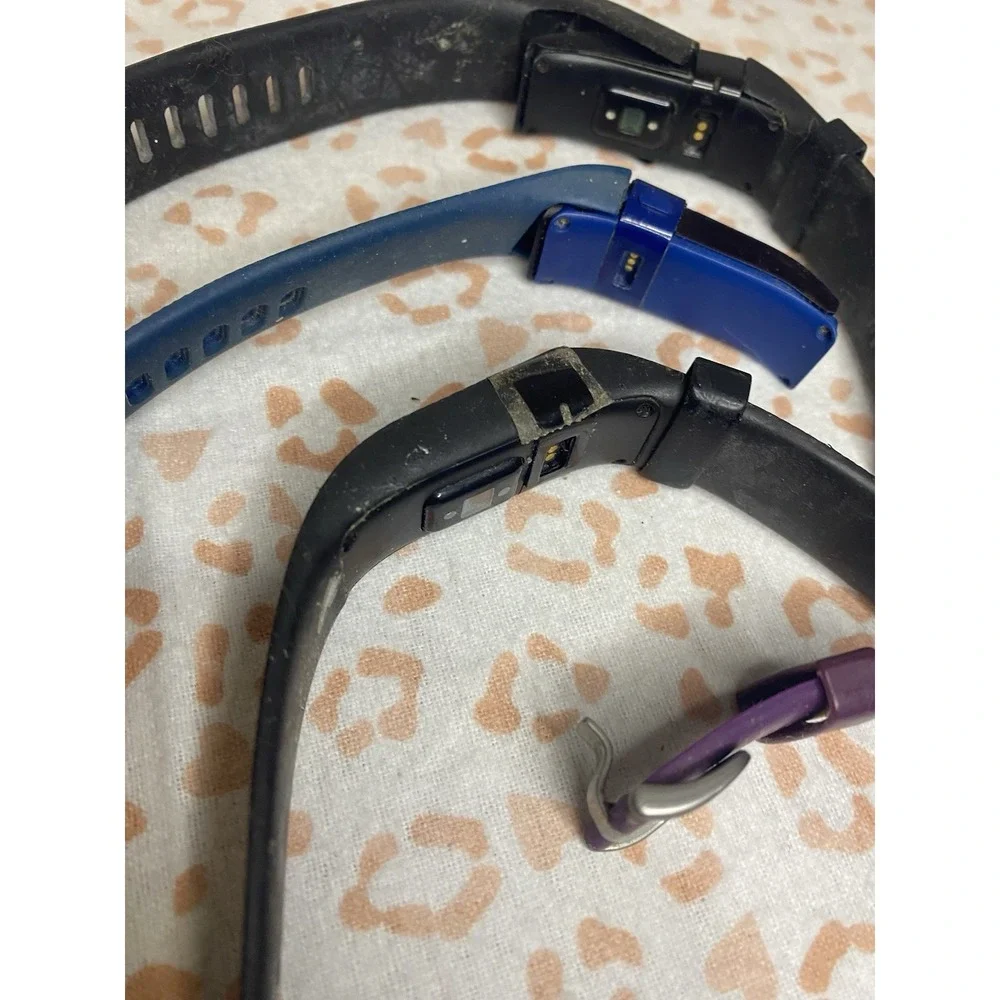 Lot Of 4 Old Fitbits Fitness Tracker watches ‎ Not Working For Parts Only